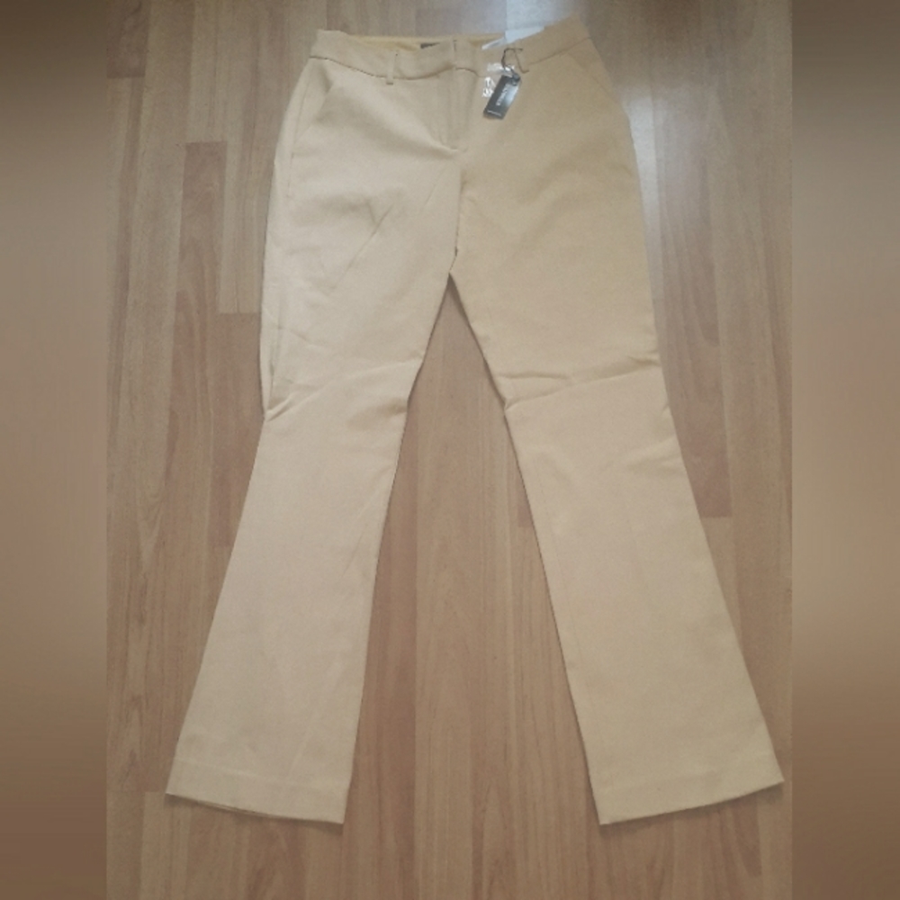 NWT! Express Columnist Saffron Barely Bootcut Mid-Rise Pants - 8 Regular